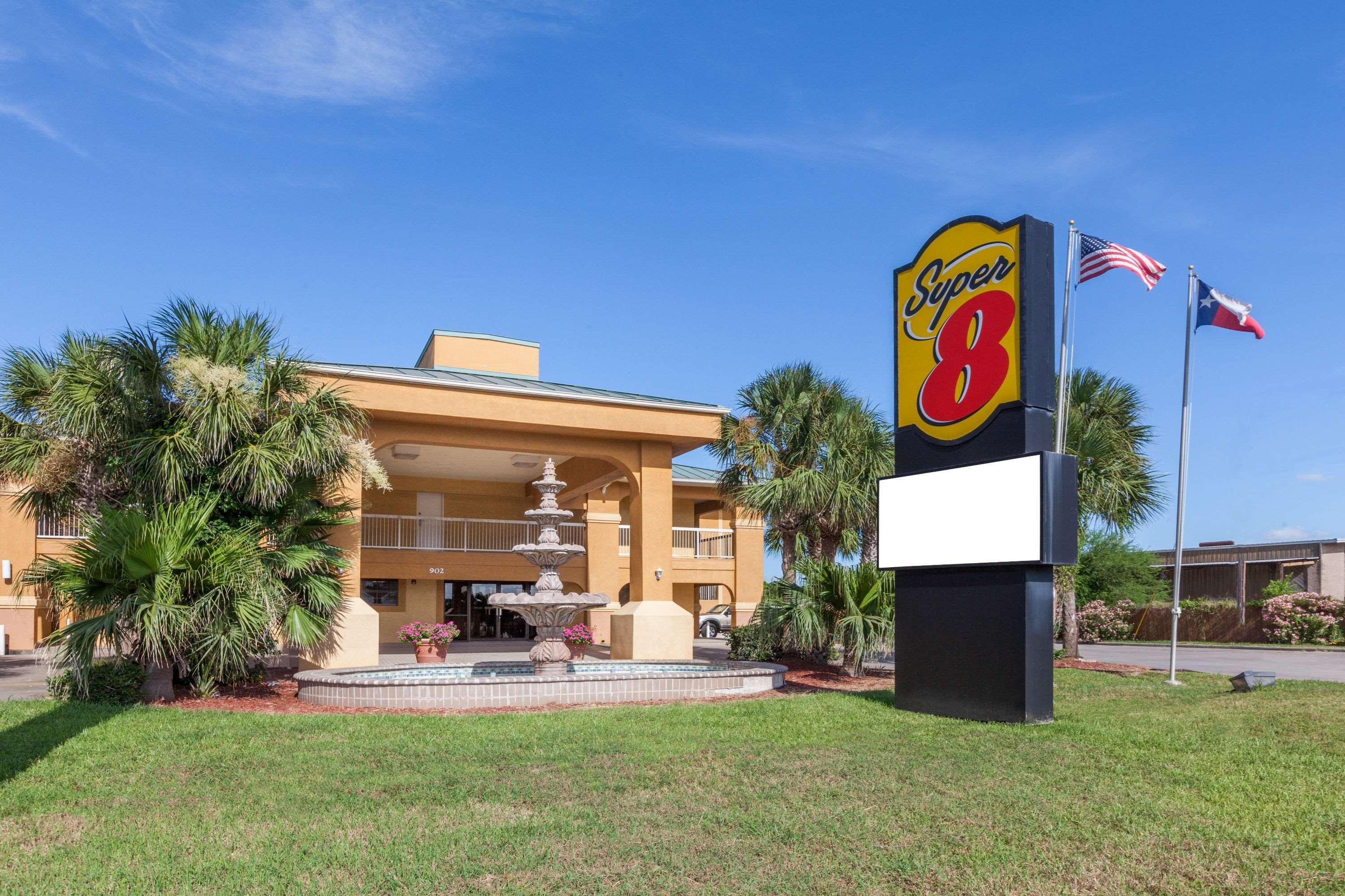 Super 8 By Wyndham Corpus Christi Hotel Exterior photo